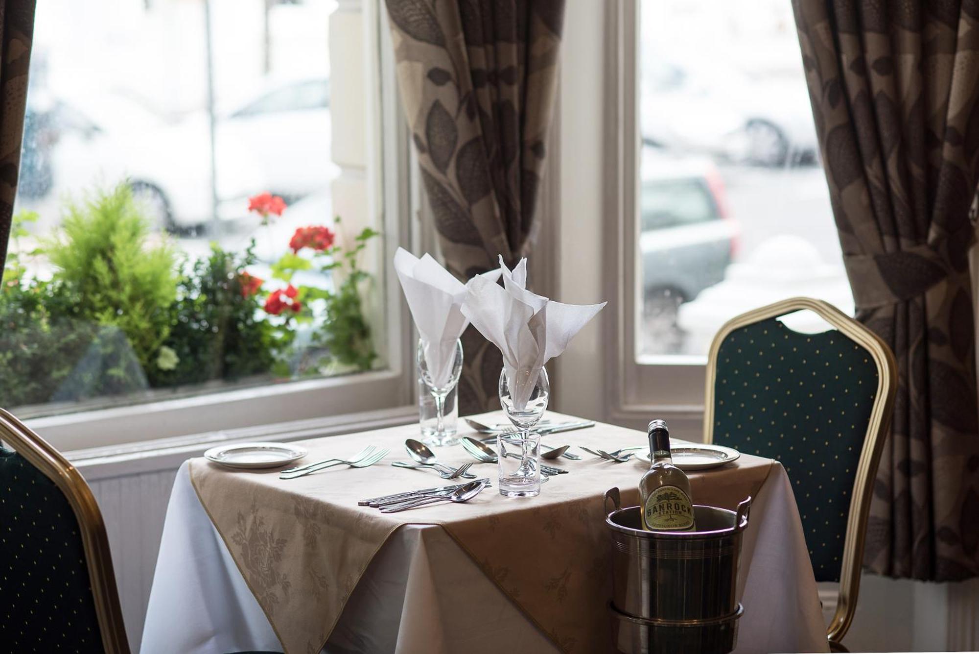 Haddon Hall Hotel อีสต์บอร์น ภายนอก รูปภาพ